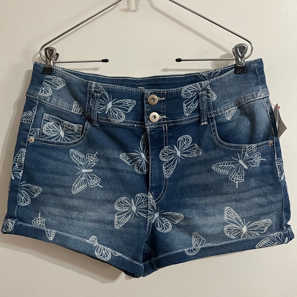 🩵 XXL Butterfly Shorts no boundaries shorts